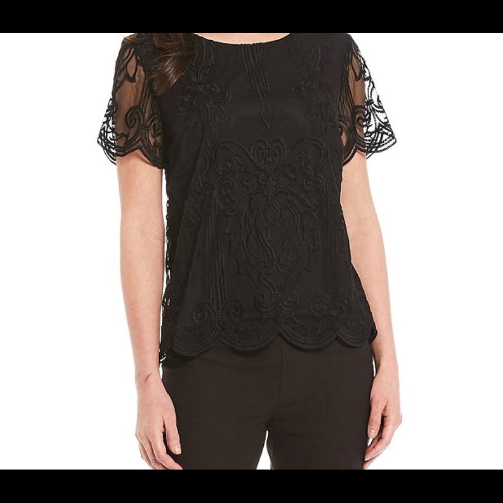 Preston & York
Juliet Embroidered Woven Top